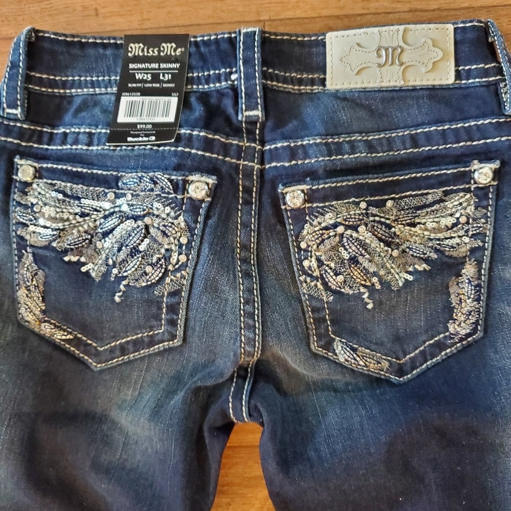 NWT Miss Me Signature Skinny Jeans